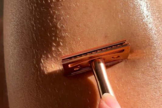 Say Goodbye to Ingrown Hairs: Mastering Bikini Line Shaving with a Reusable Razor 🌸💁♀️